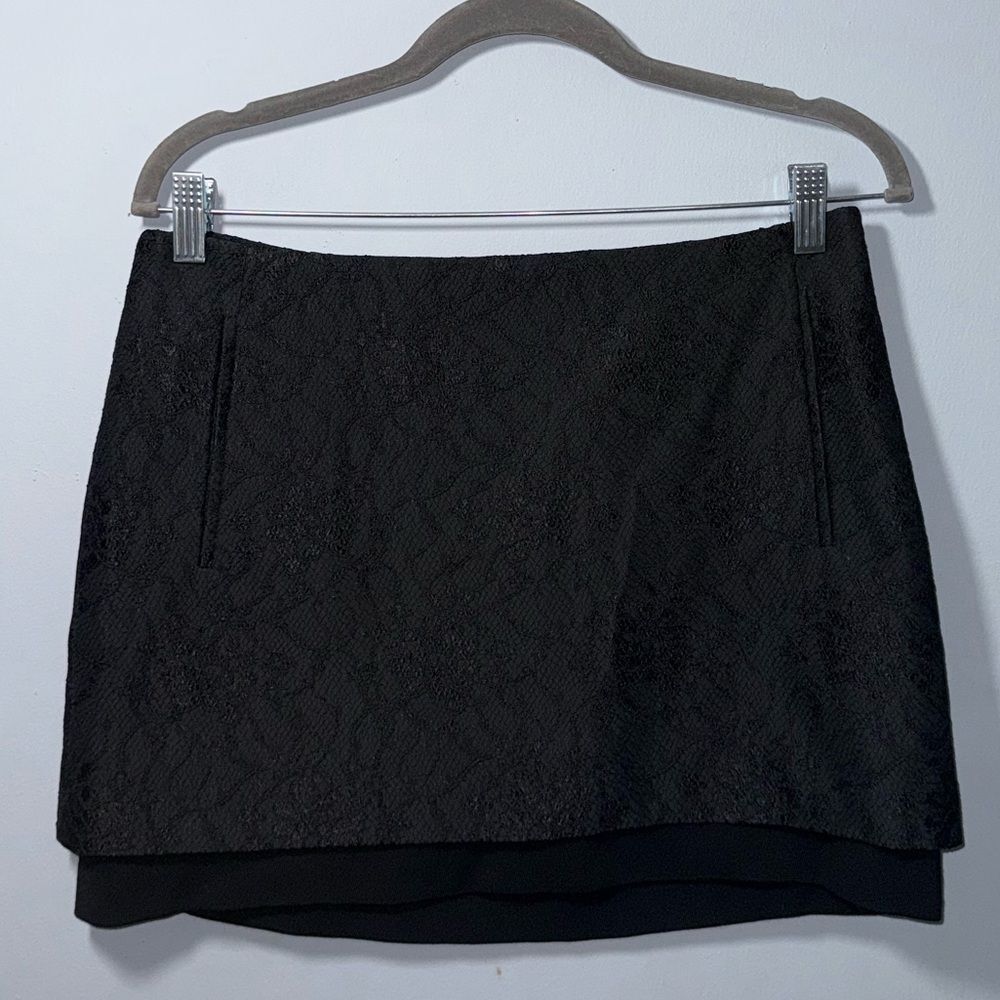 Diane von Furstenberg Wool blend Elley Floral Lace Bonded mini skirt 6 EUC